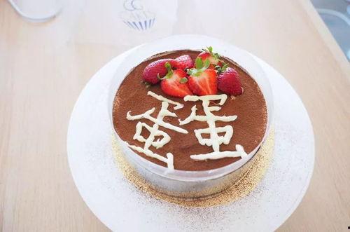 甜品小瓜吃蛋糕,甜品小瓜的甜蜜蛋糕之旅