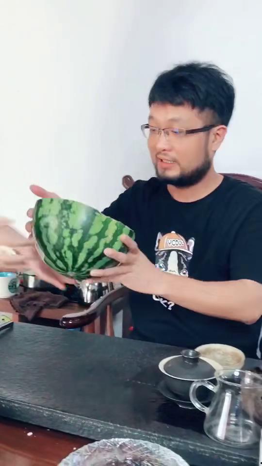 吃瓜日常bgm,跟随吃瓜日常，品味生活百态