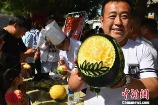 选美大赛吃瓜现场,吃瓜群众围观精彩瞬间