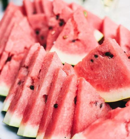 吹空调吃瓜,吹空调、吃瓜的惬意时光