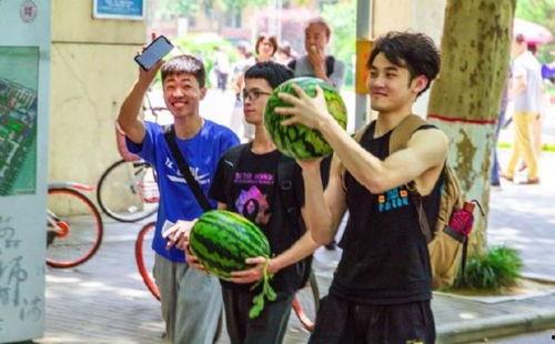 大学吃瓜事,揭秘大学那些吃瓜趣事