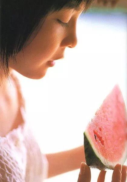 大群吃瓜群众视频大全,揭秘热门视频背后的故事与笑料