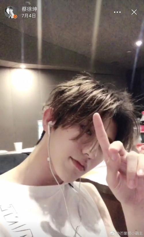 跟着别人吃瓜,跟随潮流，一起品味娱乐圈的酸甜苦辣