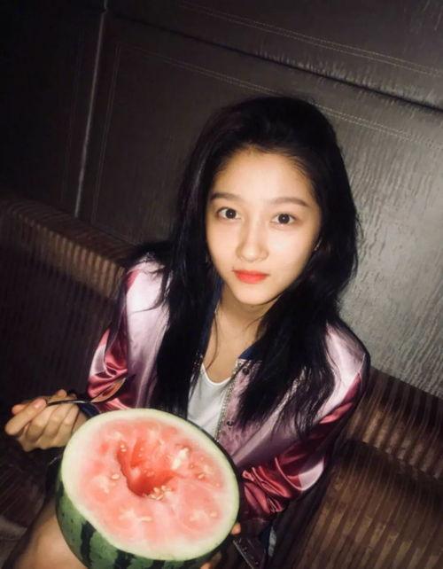 吃瓜男女拍照图片大全,吃瓜男女拍照图片大全精选