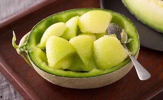 吃日本网纹蜜瓜